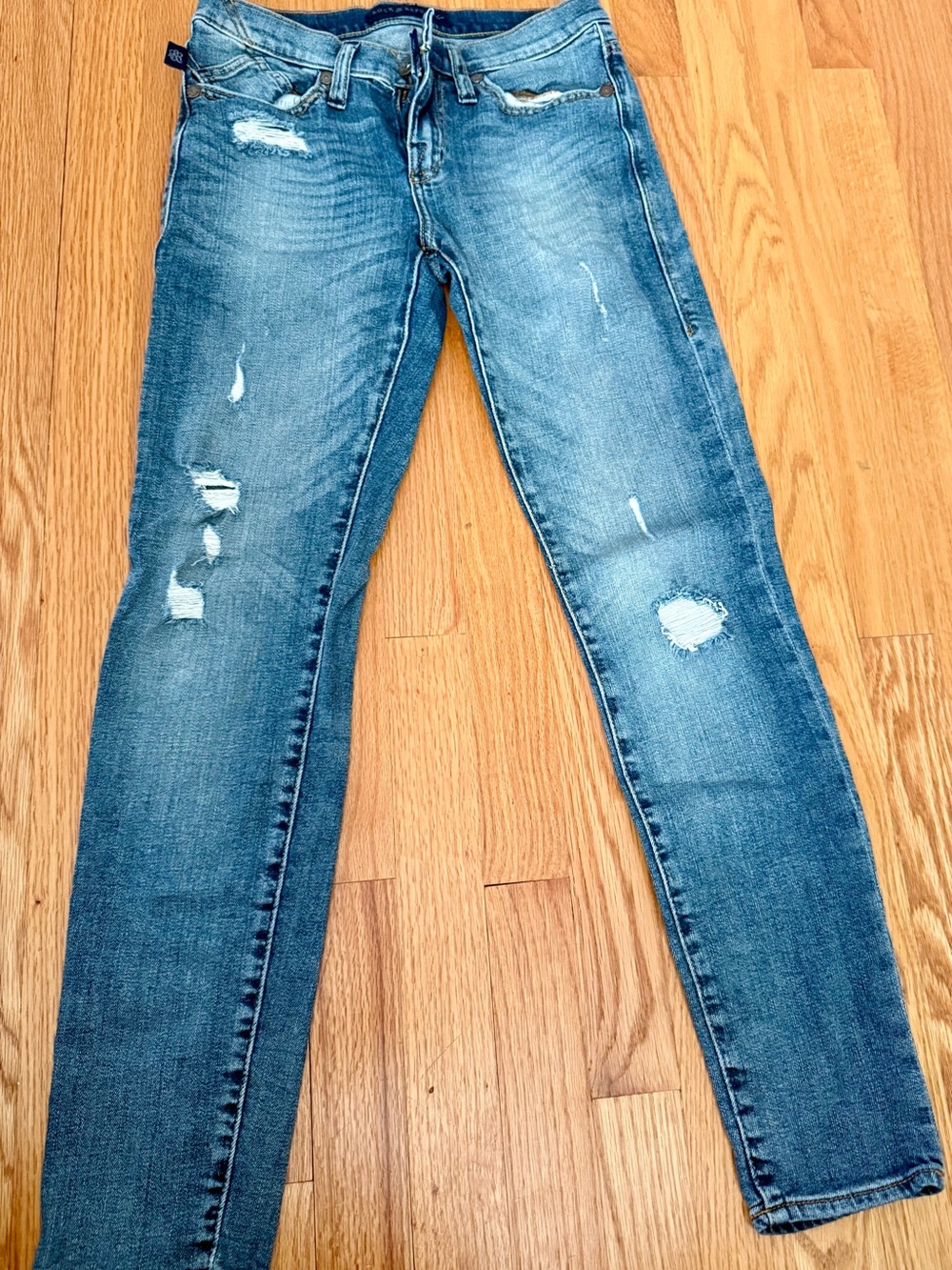 Rock & Republic "Berlin" Distressed Light Wash Jeans Size 6